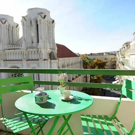 Notre Dame - 5 Stars House